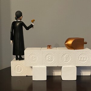 RBG ‘when there are 9’ menorah Ruth Bader Ginsburg menorah gift for lawyer judge graduation bild 7