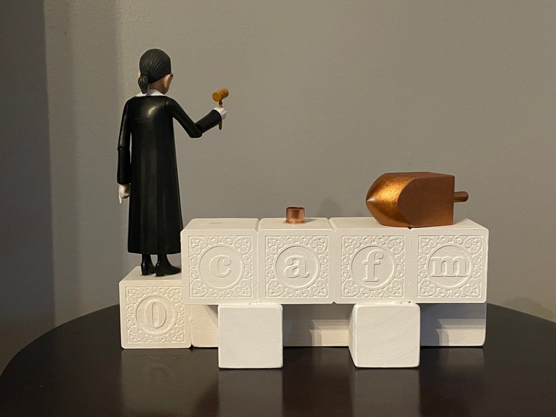 RBG ‘when there are 9’ menorah Ruth Bader Ginsburg menorah gift for lawyer judge graduation bild 7