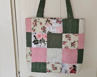 Patchwork quilted bag with pockets