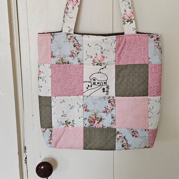 Cottage core handbag handmade patchwork floral bag purse quilted weekend bag with strap carry-all tote bag with pockets shopping bag