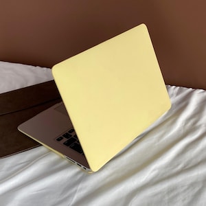 バターイエローの新型Pro Macハード保護ケース（MacBook Air 11/13 Pro13/14/15/16インチ 2008-2025年モデル用）