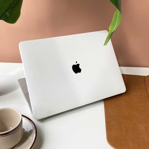 Pearl White MacBook Hard Protective Case For Macbook Air 11/13 Pro13/14/15/16 Personalized Name A2681 2338 2008-2022Laptop