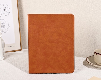 Brown Vegan Leather Art iPad Flip Nom personnalisé Apple Pencil Holder Case pour iPad Air 3 4 5 Pro 9,7" 10,5" 11"iPad 8 Case