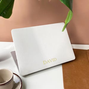 Parelwit MacBook harde beschermhoes voor Macbook Air 11/13 Pro13/14/15/16 Gepersonaliseerde naam A2681 2338 2008-2022Laptop