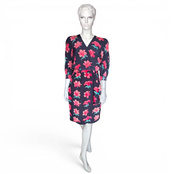 Akris, 1980s AKRIS Vintage Silk Crepe Dress, Womens Navy Blue Red Coral Floral Lily Print, Fits UK Size 12 VFG