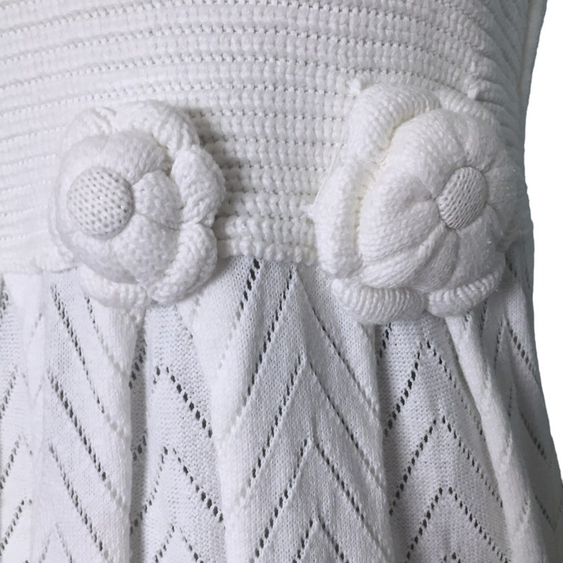 Retro 70s White Crochet Knit Outfit, Chic 2 Piece Parisian Boho Strappy Dress & Coatigan by OGO Geral Paris, Size S/M VFG afbeelding 8