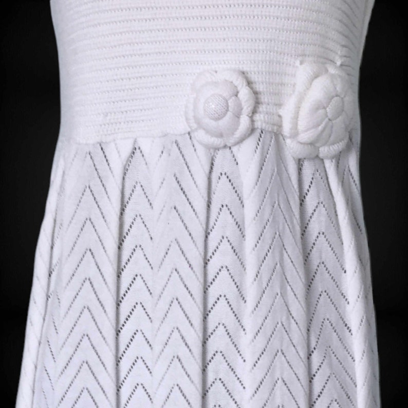 Retro 70s White Crochet Knit Outfit, Chic 2 Piece Parisian Boho Strappy Dress & Coatigan by OGO Geral Paris, Size S/M VFG afbeelding 4