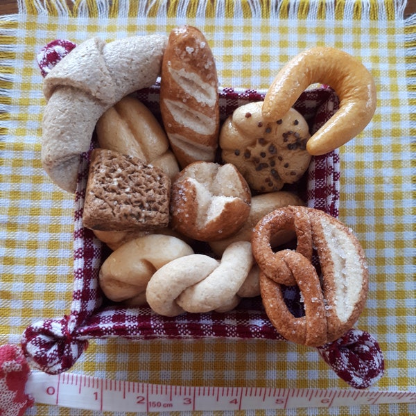 Produits de boulangerie à base de pâte à sel pour un magasin ou une maison de poupée