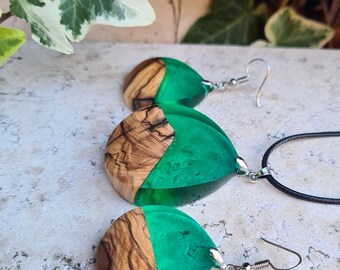 Unique jewelry set, earrings and necklace made of olive wood and resin in green color. Christmas gift for women. Anniversary gift.