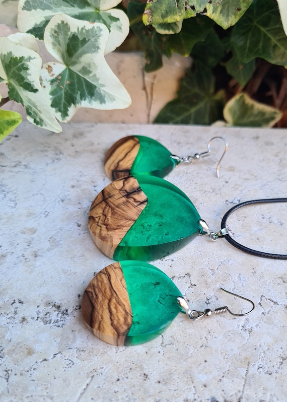 Olive Wood Resin Jewelry Set: Green Earrings and Necklace UK