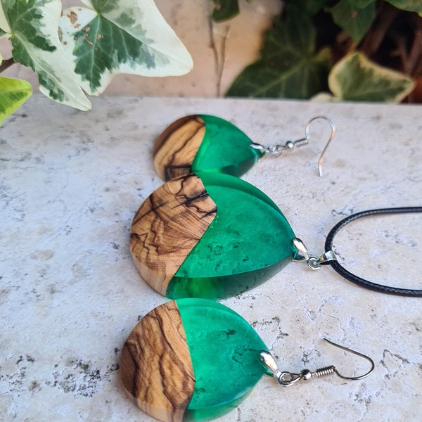 Unique jewelry set, earrings and necklace made of olive wood and resin in green color. Christmas gift for women. Anniversary gift.