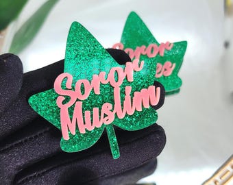 Ivy Leaf Soror met je aangepaste naambadge, reversspeldjes hoofdstuk vergadering naam, gepersonaliseerde cadeaus voor studentenvereniging