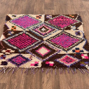 Small Vintage Berber Rug: Handwoven Moroccan Accent Mat