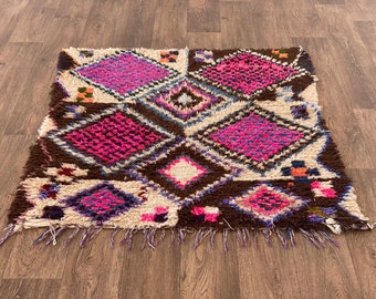 Small Vintage Berber Rug: Handwoven Moroccan Accent Mat