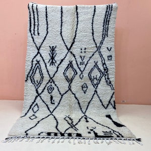 STUNNING BENIOURAIN RUG, Moroccan Handmade Wool Rug, Black And White Rug, Wool Rug, , artistic wool Rug, Berber Rug, Handwoven Wool Rug