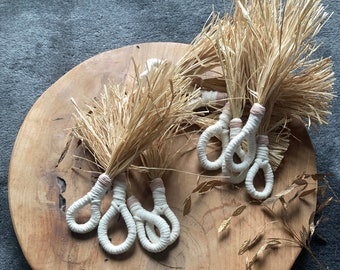 Liesel, cat toy, cat game, natural cat toy, cat activity