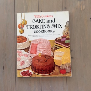 Vintage 1966 Betty Crocker’s Cake and Frosting Mix Cookbook — First Edition, First Printing
