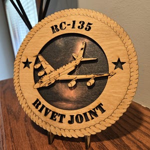 RC-135 Rivet Joint Wooden Desktop/Wall Tribute – USAF ISR Aircraft Wall Art – Laser Cut Intelligence Jet Gift for Veterans & Collectors