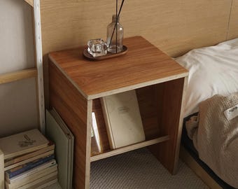Minimalistischer Nachttisch aus Holz - Quadratischer 2-Tier-Nachttisch, Massivholz-Beistelltisch für Schlafzimmer, natürlicher rustikaler Aufbewahrungsschrank