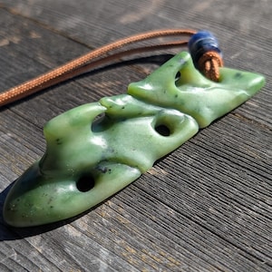 Bright green Hymalayan nephrite jade talisman pendant carving