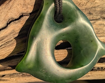 Bright green single Mobius abstract jade carving