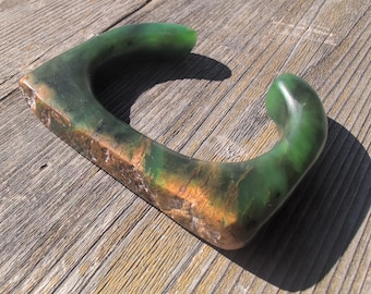 Beautifuly unique Siberian jade cuff