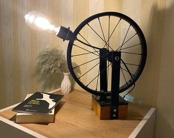 Fahrradrad lampe, Industrial Bike Tischlampe, Steampunk Lampe, handgemachtes Design