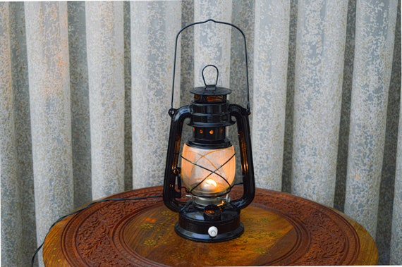 Working oil lamp outlet
