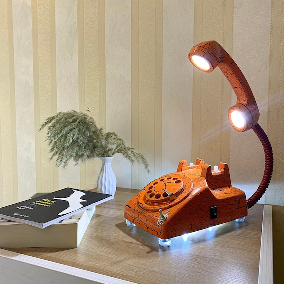Lampada telefono vintage, retrò, telefono lampada, oggettistica per la  casa, lampada da scrivania, mobili per ufficio, lampada antica anni '60,  tavolo, colore arancione, lampada telefono -  Italia