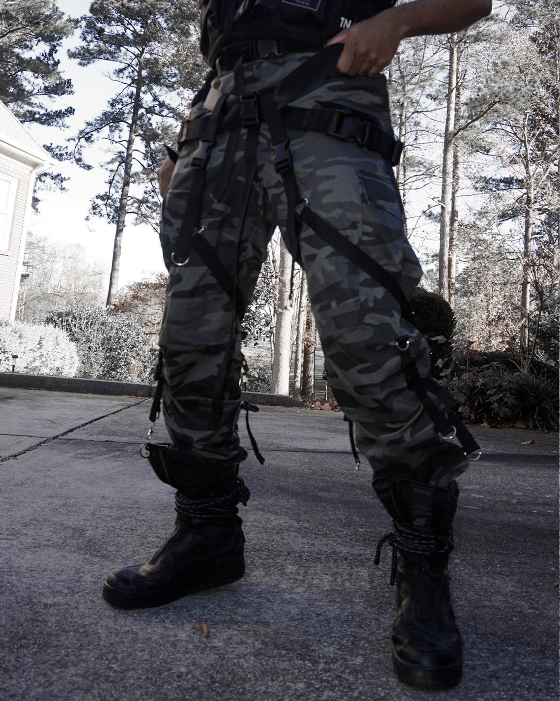 techwear leg straps