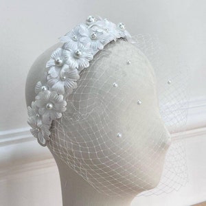 White floral bridal fascinator,fascinator headband,fabric flowers headband,pearls bridal fascinator,pearls headpiece,flowers headpiece