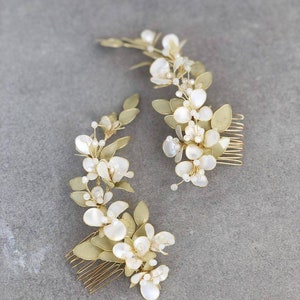 Minimalist and delicate gold leaves hair clip,beige and green leaf bridal headpiece,bridemaids hair clip