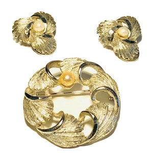 RSK Vintage Brooch And Clip On Earrings Set~ Pearls~ Detailed