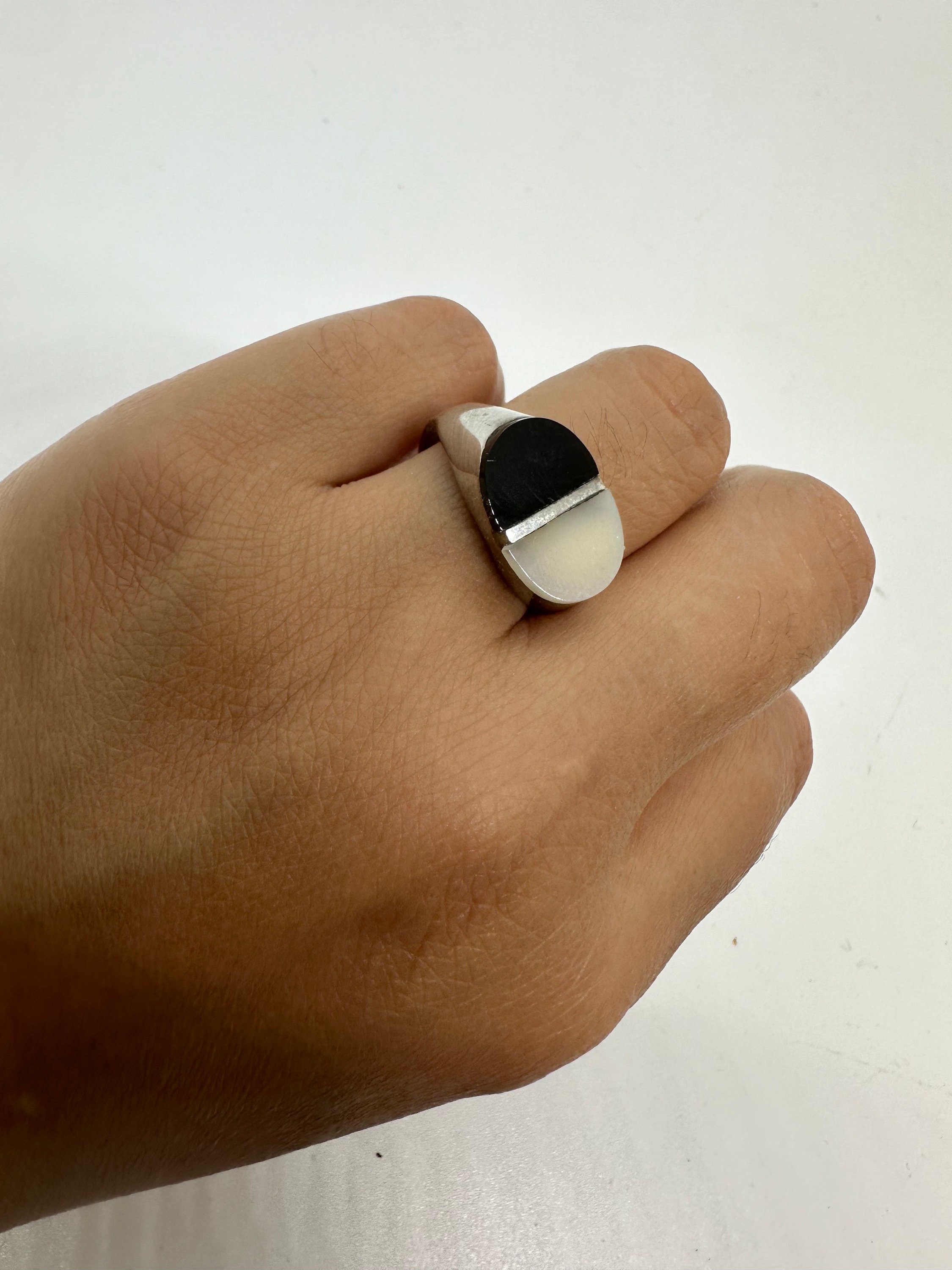 Vintage Ring 1970s Onyx Mother of Pearl Black White