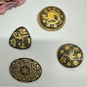 Épingle Ancienne En Plaqué Or De Tolède – Chimère Dorée, Bon état D'usage