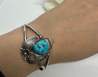 美品　ナバホ　スターリングシルバー製　5ターコイズ　バングル　ブレスレット 美品 ナバホ スターリングシルバー製 5ターコイズ バングル