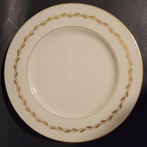 Juego de 2 platos llanos con adornos dorados y corona dorada Lenox