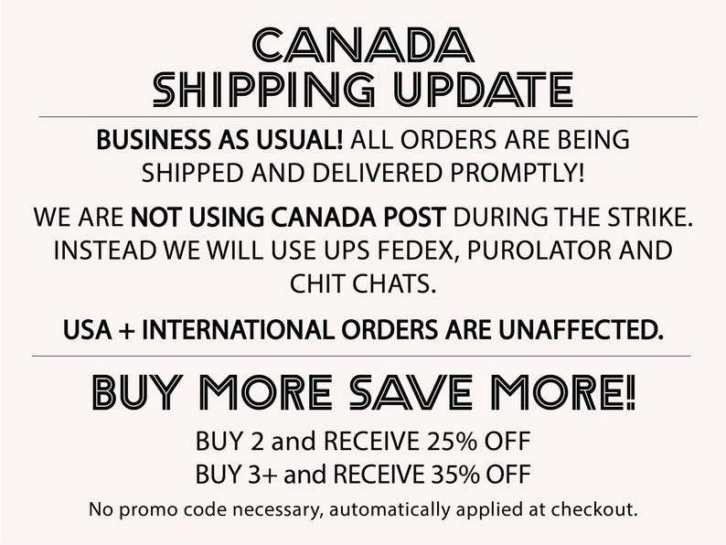 Puede incluir: Imagen de texto que anuncia una actualizaci&oacute;n de env&iacute;o para Canad&aacute;. El texto indica que todos los pedidos se env&iacute;an y entregan r&aacute;pidamente. Canada Post no se utiliza durante la huelga. En su lugar, se utilizan UPS, FedEx, Purolator y Chit Chats. Los pedidos de EE. UU. y los internacionales no se ven afectados. La imagen tambi&eacute;n incluye una oferta de descuento: compre 2 art&iacute;culos y reciba un 25% de descuento, compre 3 o m&aacute;s art&iacute;culos y reciba un 35% de descuento. No se necesita ning&uacute;n c&oacute;digo promocional, el descuento se aplica autom&aacute;ticamente al finalizar la compra.