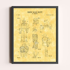 Puede incluir: Un dibujo en blanco y negro de un traje de Iron Man patentado. La patente se titula "Iron Man Suit" y es de M. Mitra. El n&uacute;mero de patente es 306.430 y la fecha es 12 de junio de 2003. El dibujo muestra diferentes vistas del traje, incluyendo una vista de cuerpo completo, un primer plano de la cabeza y un primer plano del pecho.
