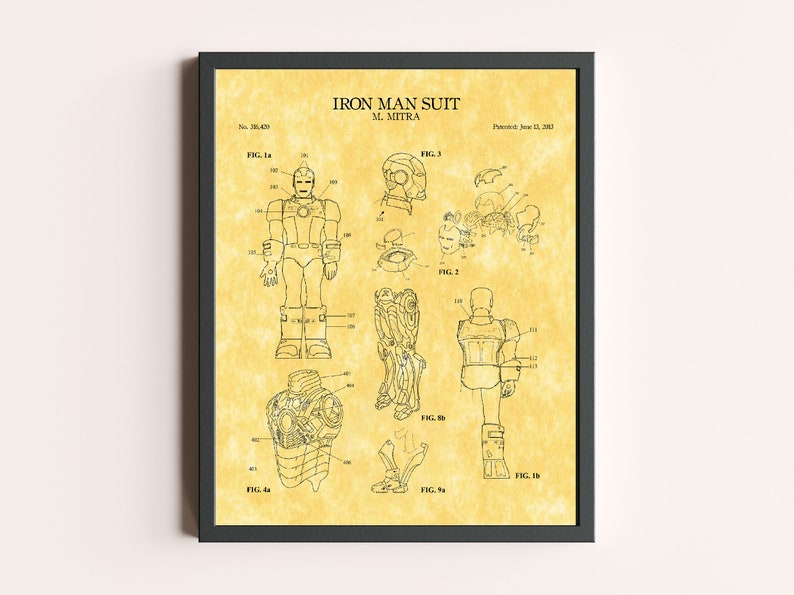 Puede incluir: Un dibujo en blanco y negro de un traje de Iron Man patentado. La patente se titula "Iron Man Suit" y es de M. Mitra. El n&uacute;mero de patente es 306.430 y la fecha es 12 de junio de 2003. El dibujo muestra diferentes vistas del traje, incluyendo una vista de cuerpo completo, un primer plano de la cabeza y un primer plano del pecho.
