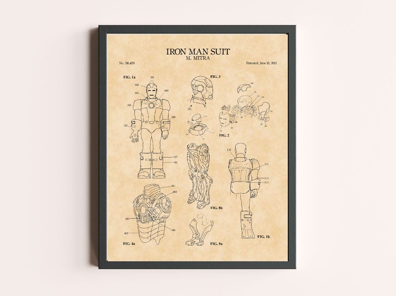 Puede incluir: Un dibujo en blanco y negro de un traje de Iron Man patentado. El patente se titula "Iron Man Suit" y se atribuye a M. Mitra. El patente se present&oacute; el 13 de junio de 2001. El dibujo muestra diferentes vistas del traje, incluyendo las vistas frontal, posterior y lateral.