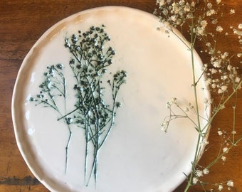 Plato de cerámica hecho a mano