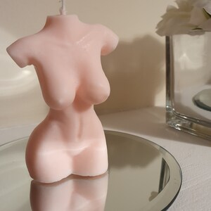 Hand poured scented soy wax venus candle ,curvy shaped