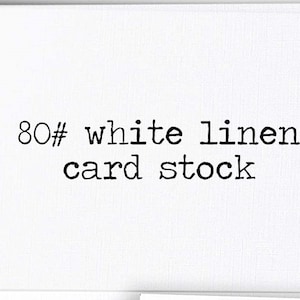 Op de afbeelding: Een stapel wit linnen cardstock, met het label "80# white linen card stock".