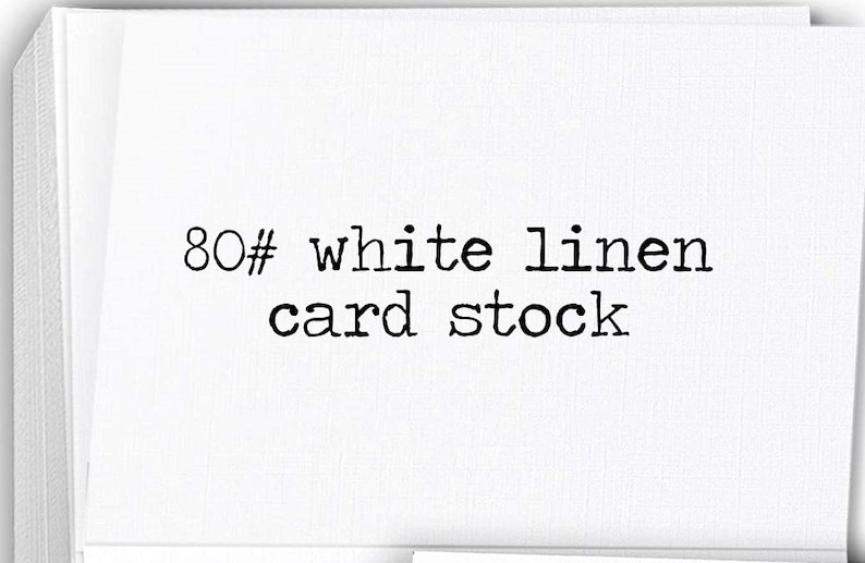 Op de afbeelding: Een stapel wit linnen cardstock, met het label "80# white linen card stock".