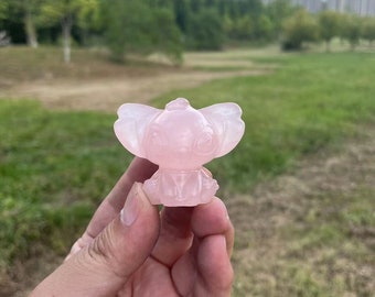Rozenkwartssteeksnijwerk: genezende kristallen sculptuur