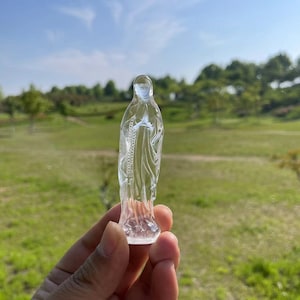 Tallado de la Virgen María de cuarzo transparente de alta calidad/Cuarzo cristalino Escultura de la Virgen María Regalo de cristal para niños y mujeres/Sanación de cristal #B