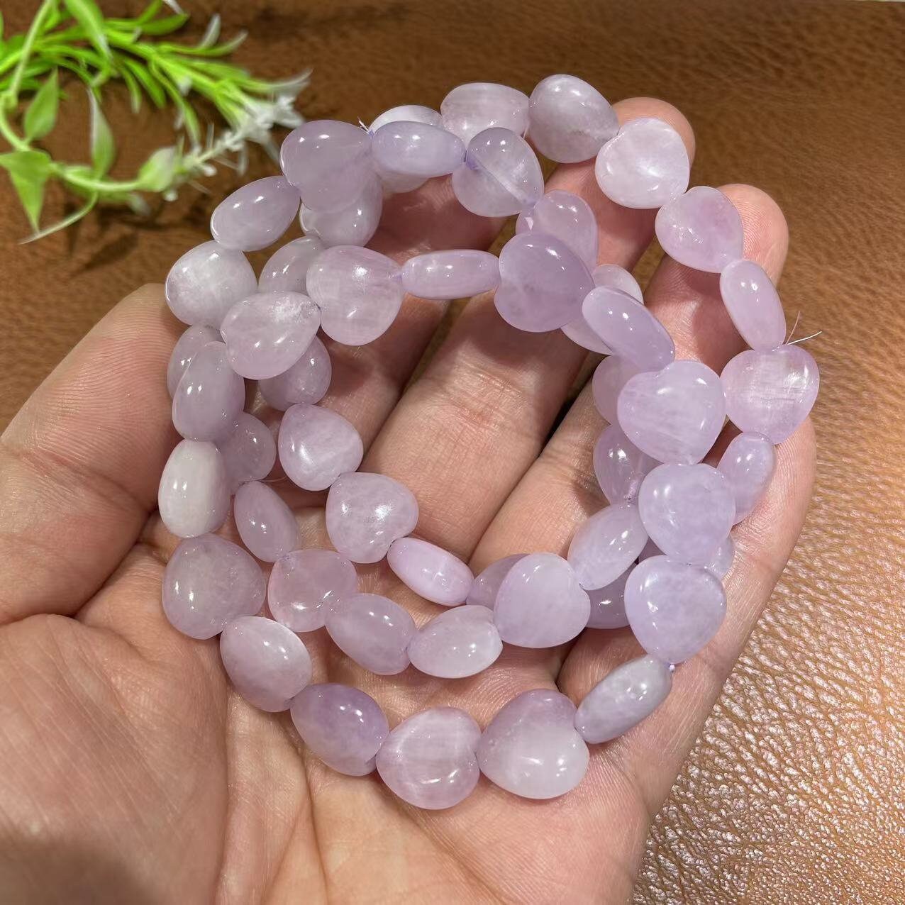 クンツァイトハートブレスレット：伸縮性のある宝石ヒーリング