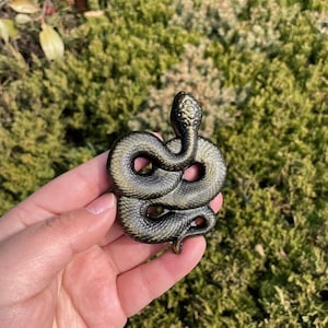 Flash Golden Obsidian Snake Carving|Crystal Animal Snake Sculpture Crystal Gift for Kids and Women|Chakras Crystal and Crystal Healing