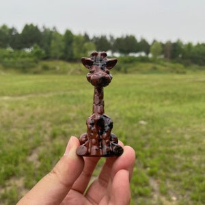 Bella scultura di giraffa in ossidiana rossa/scultura di giraffa in cristallo curativo/scultura di giraffa animale in cristallo/regalo di giraffa di cristallo per bambini e donne
